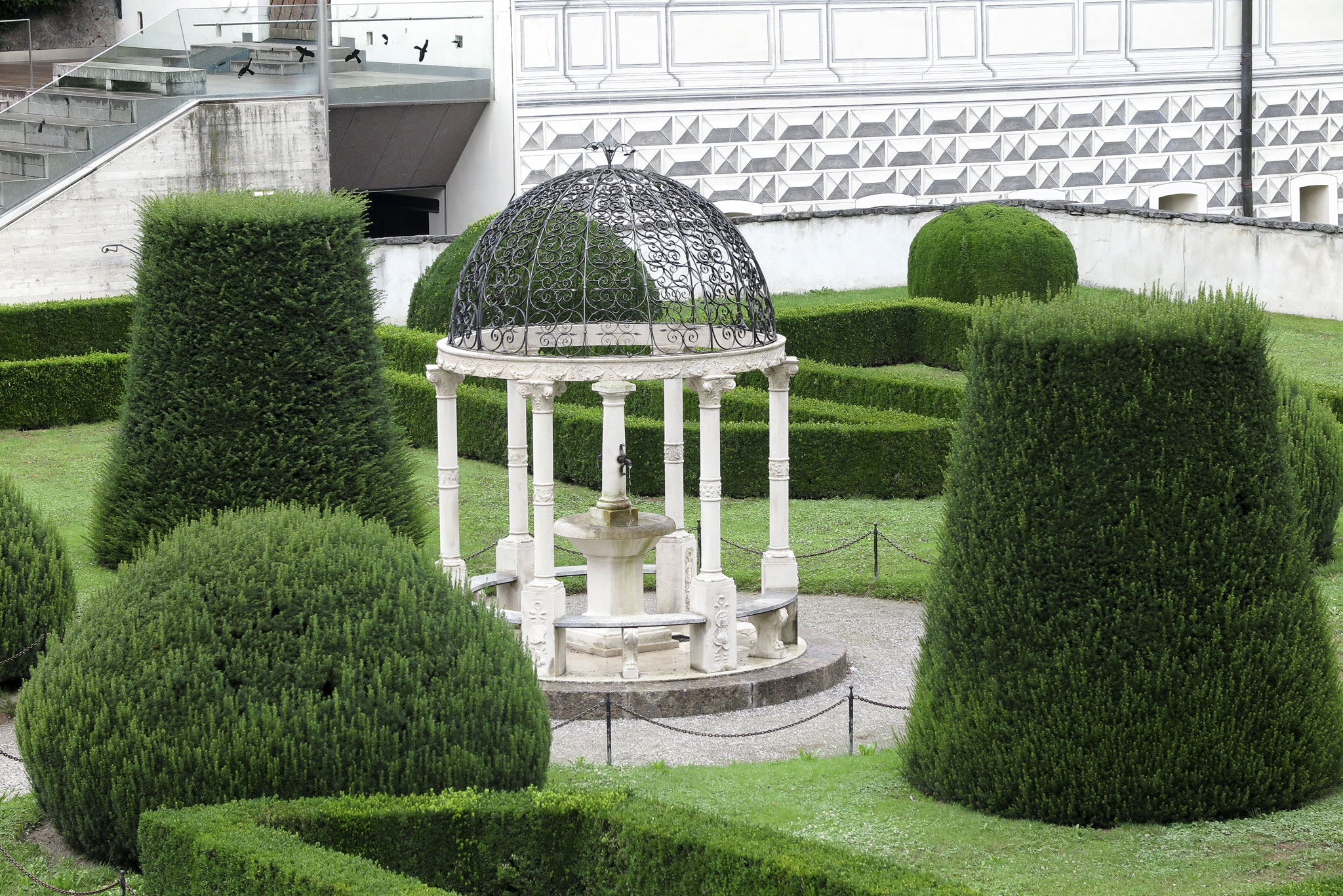 Schloss Ambras, Innsbruck (Photo license: CC BY-NC 2.0)